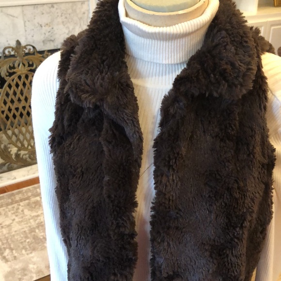 French Laundry faux fur open front vest with collar. Has a subtle shimmer; - Picture 2 of 4